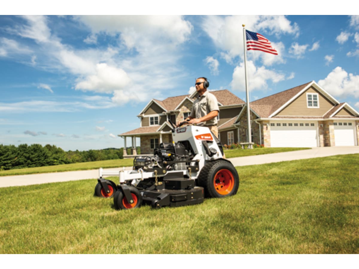 Bob Cat ZS4000 Zero-Turn, Stand-On Mower