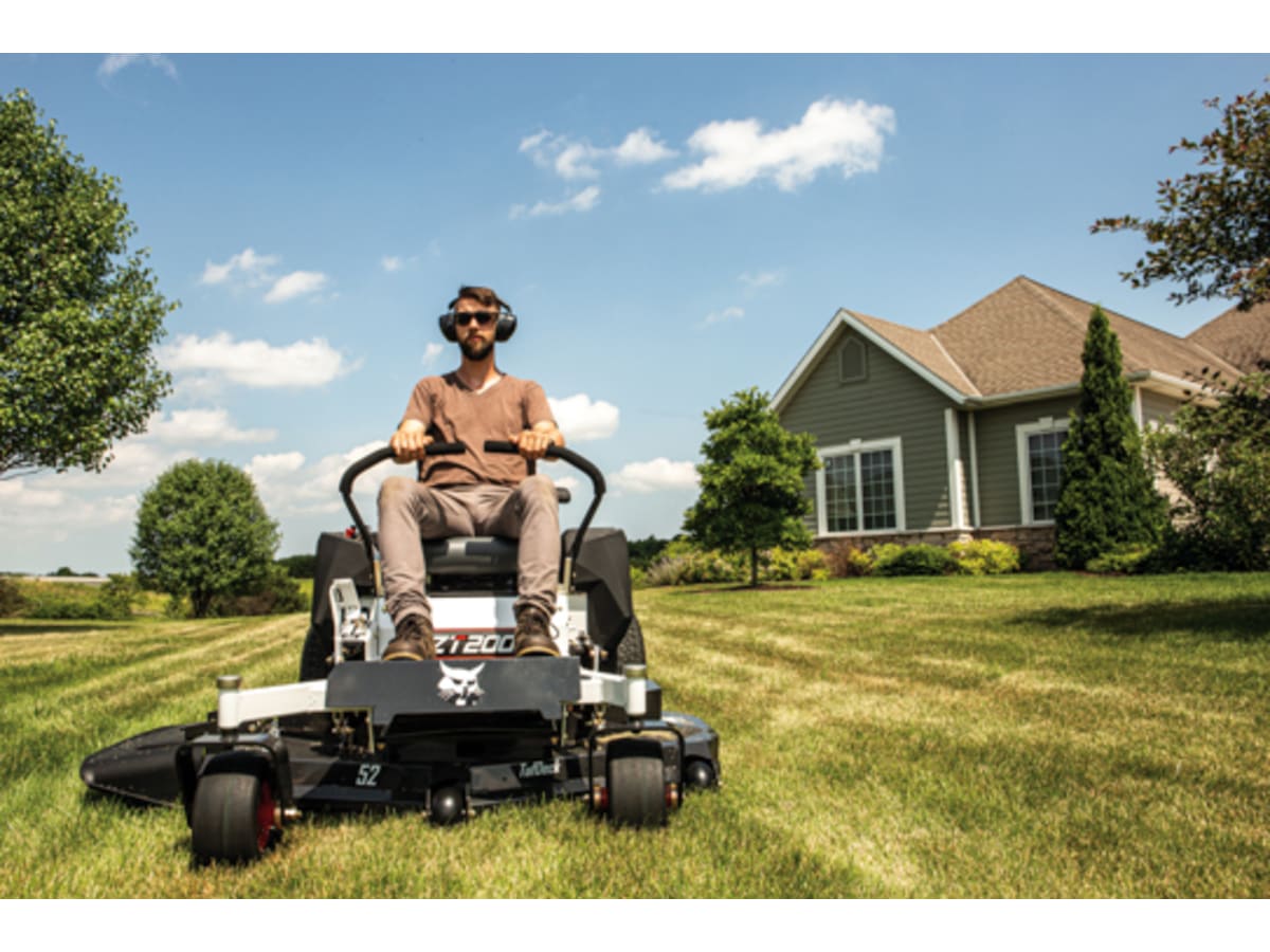 Bob Cat ZT2000 Zero-Turn Mower