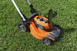 Husqvarna Lawn Xpert LE-322R (battery and charger included)