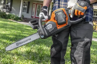 Husqvarna Power Axe 350i Chainsaw (battery and charger included)