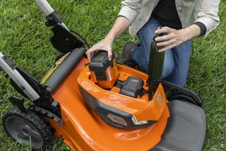 Husqvarna Lawn Xpert LE-322R (battery and charger included)