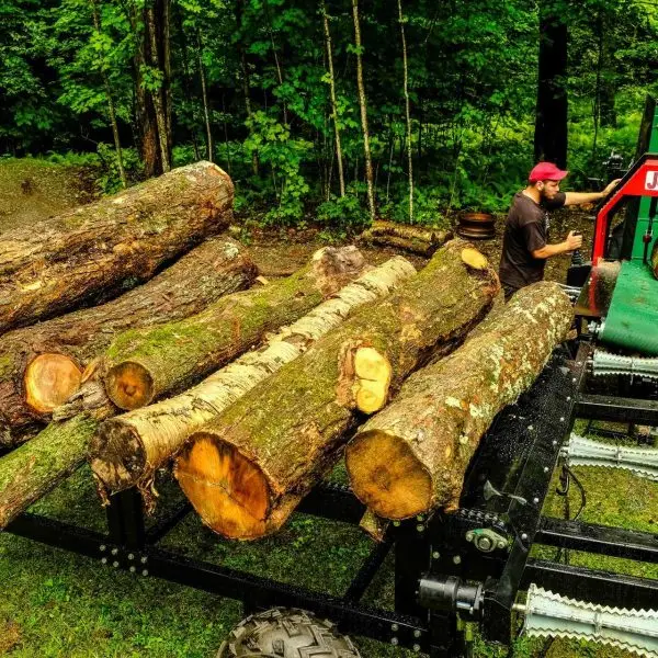 Vallee Forestry Equipment RM4 – Heavy Duty Mobile Log Table with Hydraulic Infeed