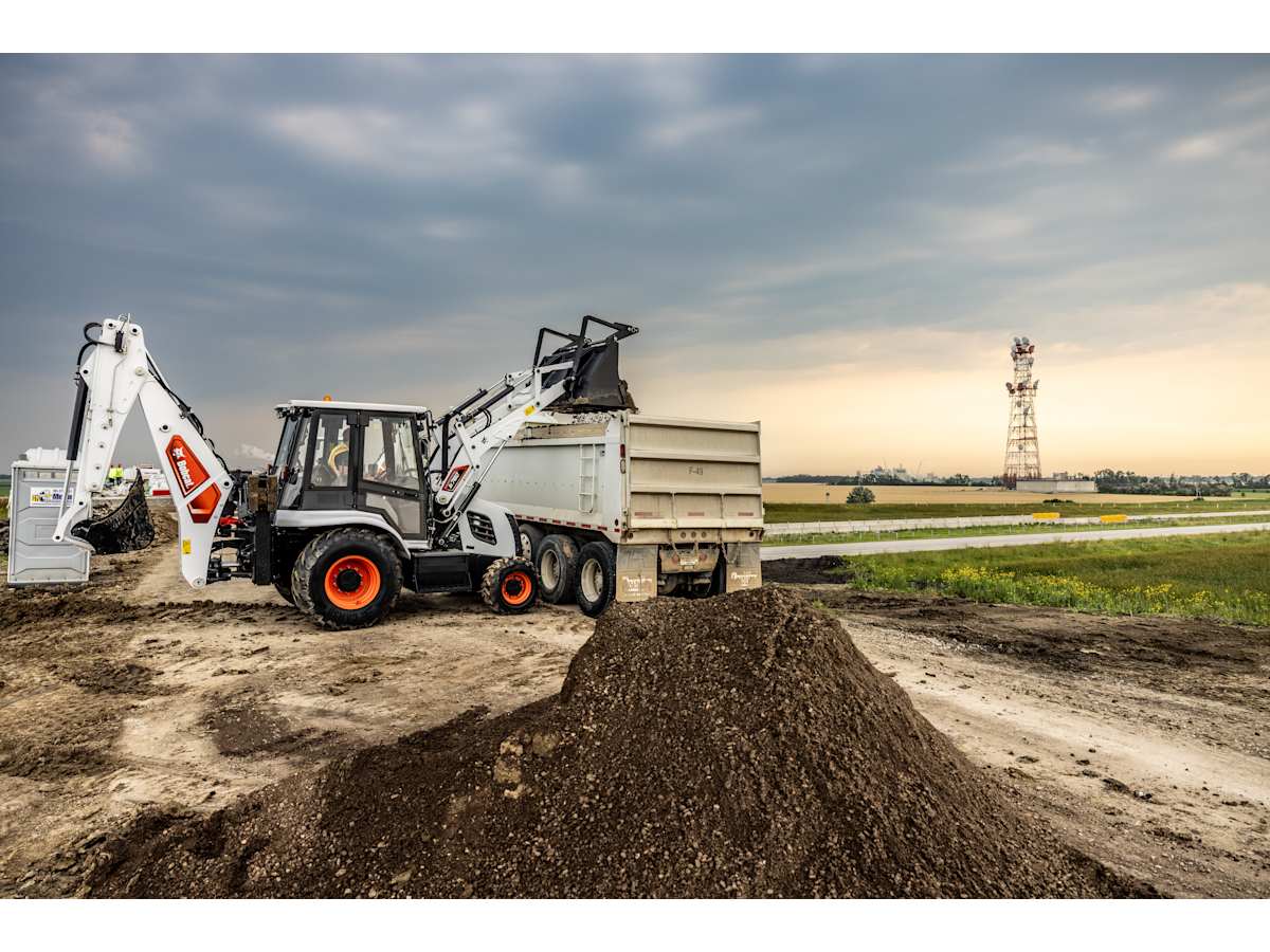 Bob Cat B760 Backhoe Loader