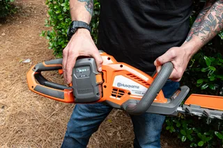 Husqvarna Hedge Master 320iHD60 (battery and charger included)